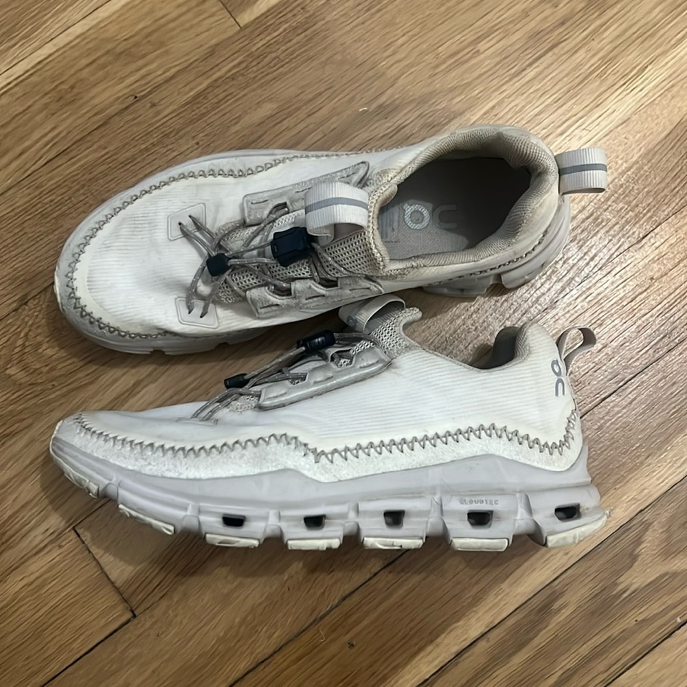 On Running: Cloudaway Size 7.5 Ivory/Pearl
